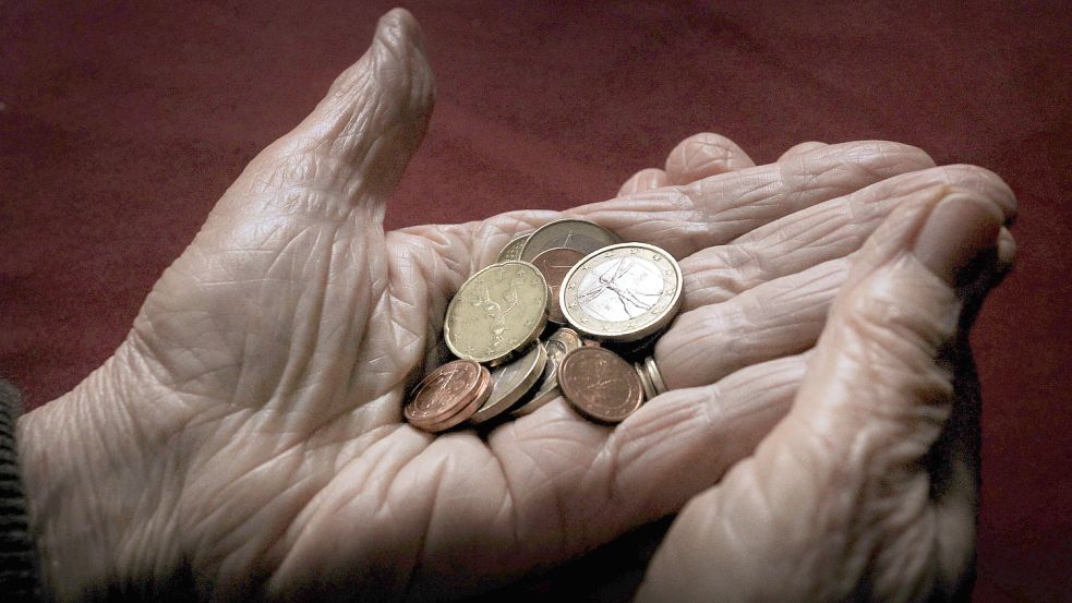 Das Geld wird bei vielen angesichts der Preisanstiege immer knapper. Bei den Kommunen gehen daher mehr Anträge auf Wohngeld ein. Foto: DPA