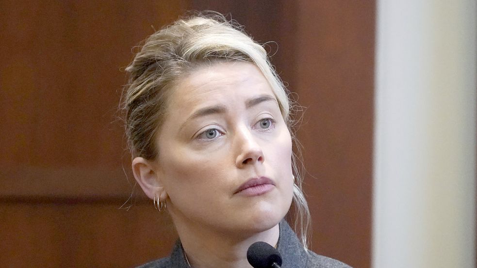 Amber Heard im Gerichtssaal des Fairfax County Circuit Court. Foto: Steve Helber/dpa/AP