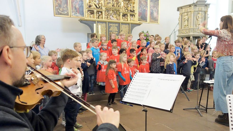 Die Kinder aus vier Kindertageseinrichtungen hatten die Lieder in den vergangenen Wochen geprobt. Foto: Jürgen Gawlick-Daniel