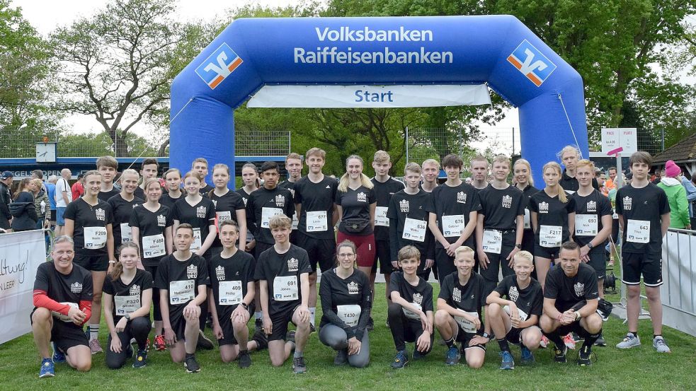 Das sind die Starter des Gymnasiums Ulricianums beim diesjährigen Ossiloop vor der Aurich-Etappe.