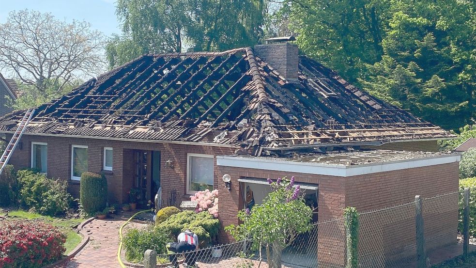 Der Dachstuhl des Hauses ist weitgehen zerstört worden. Foto: privat