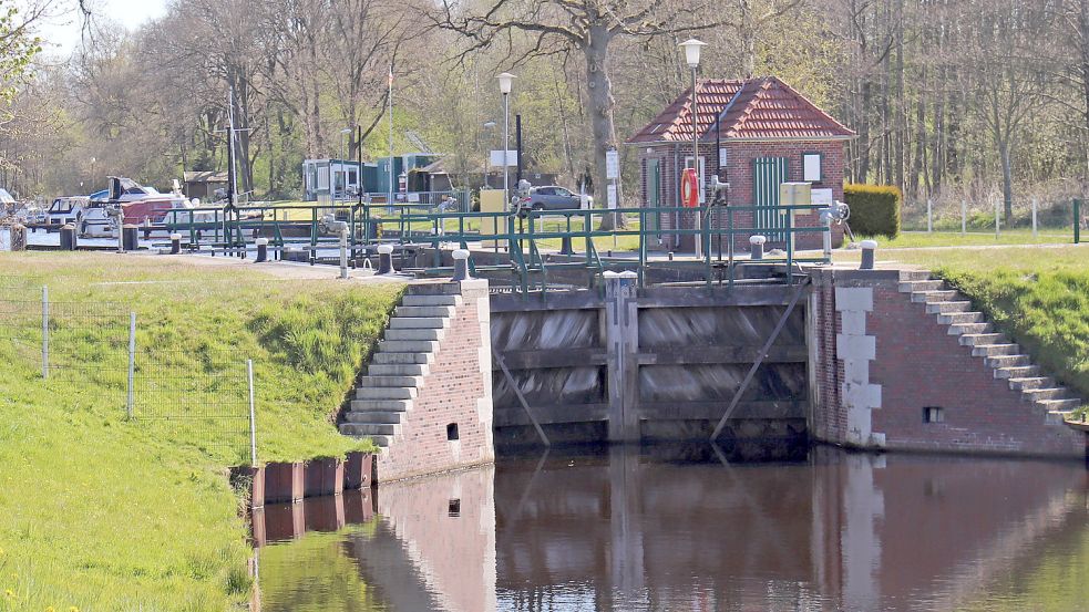 Nur wer in keinem der großen Verbände oder ansässigen Vereine Mitglied ist, muss beispielsweise an der Schleuse Wiesens den vollen Betrag zahlen. Foto: Heino Hermanns