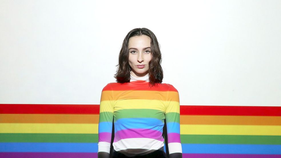 Mehr als sieben Prozent der Menschen unter 27 identifizieren sich als homo- oder bisexuell. Foto: Unsplash/Isi Parente