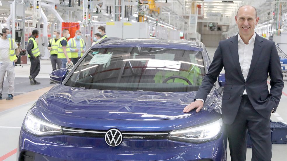 VW-Markenchef Ralf Brandstätter reiste zur ID 4-Premiere von Wolfsburg nach Emden an.