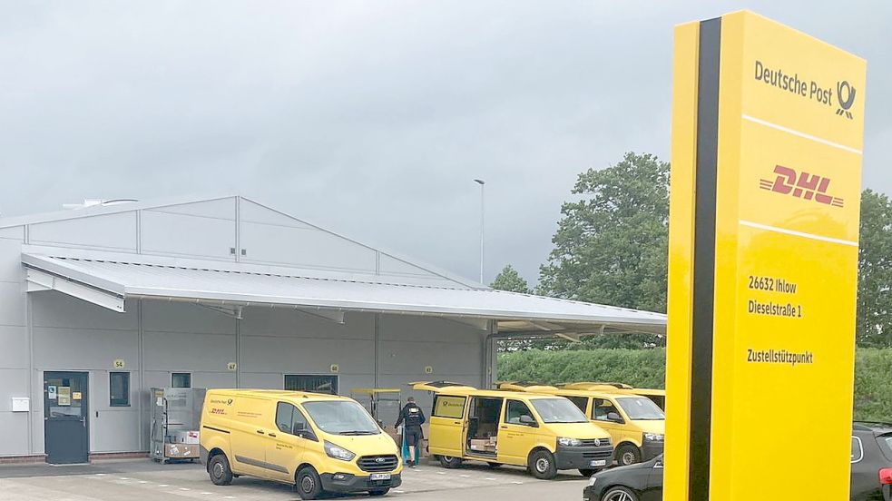 Von hier werden Kunden in der Gemeinde Ihlow mit Briefen, Päckchen und Paketen versorgt: der Zustellstützpunkt der Deutschen Post DHL in Riepe. Foto: Aiko Recke