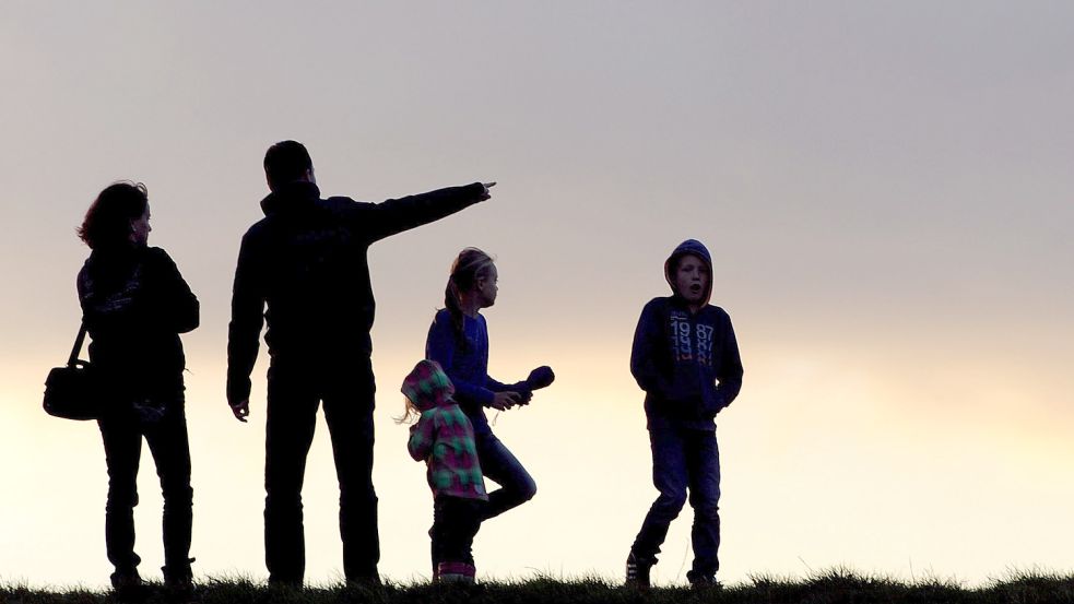 Familien mit mehr als einem Kind müssen bei den Pflegebeiträgen besser gestellt werden. Das hat das Bundesverfassungsgericht entschieden. Foto: Ingo Wagner