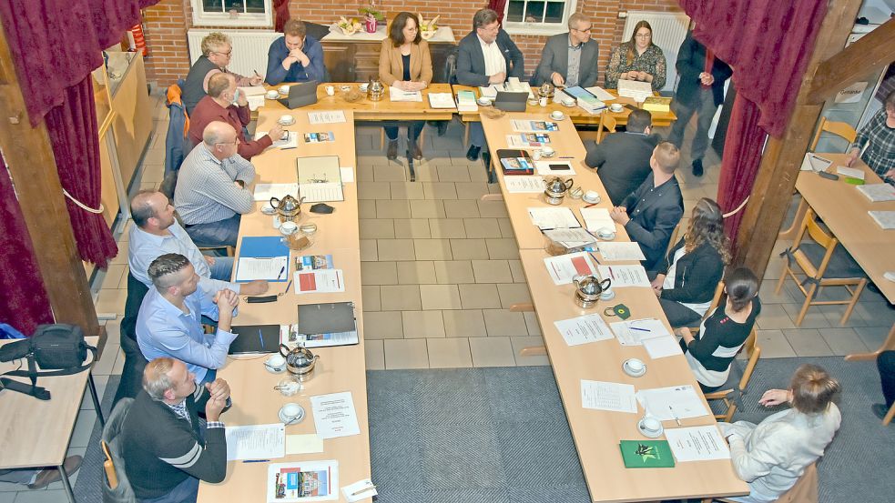 Dem Leezdorfer Gemeinderat (hier bei seiner Konstituierung im November 2021) bleibt eine neue Sitzung vorerst erspart. Foto: Thomas Dirks