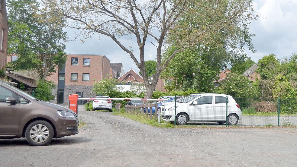 Im Innenhof zwischen Norderstraße und Wallstraße – hier der Blick von der Wallstraße – sollte nach bisheriger Planung ein Parkdeck entstehen. Jetzt gibt es eine neue Idee. Foto: Neelke Harms