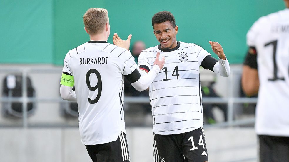 Hat ein verrücktes halbes Jahr hinter sich: Ansgar Knauff (rechts). Foto: imago/Uwe Kraft