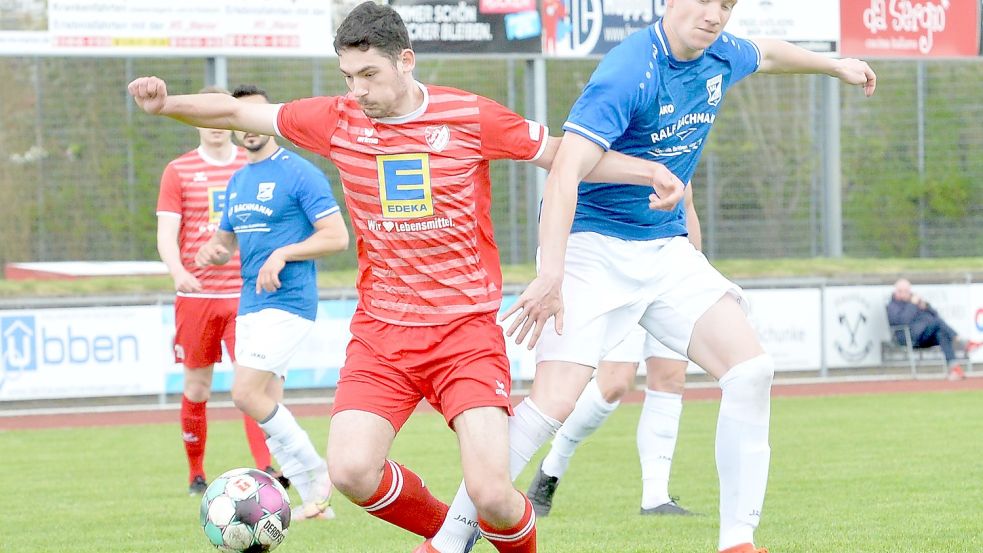 Eine Szene aus dem Hinspiel. Vor einigen Wochen siegte Aurich knapp mit 1:0 durch ein Tor in der Nachspielzeit.Foto: Bernd Wolfenberg