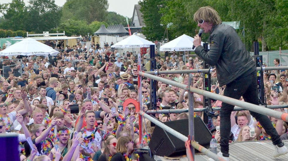 Lautstark sangen die Besucher die Texte mit. Foto: Neelke Harms