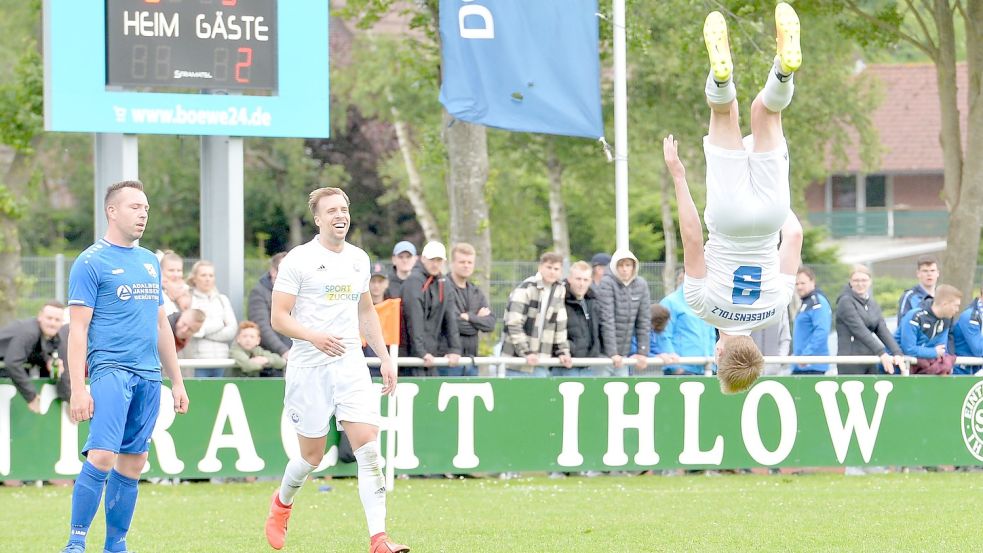 Einen Salto rückwärts ließ Jannes Popp seinem Tor zum 3:0 folgen.