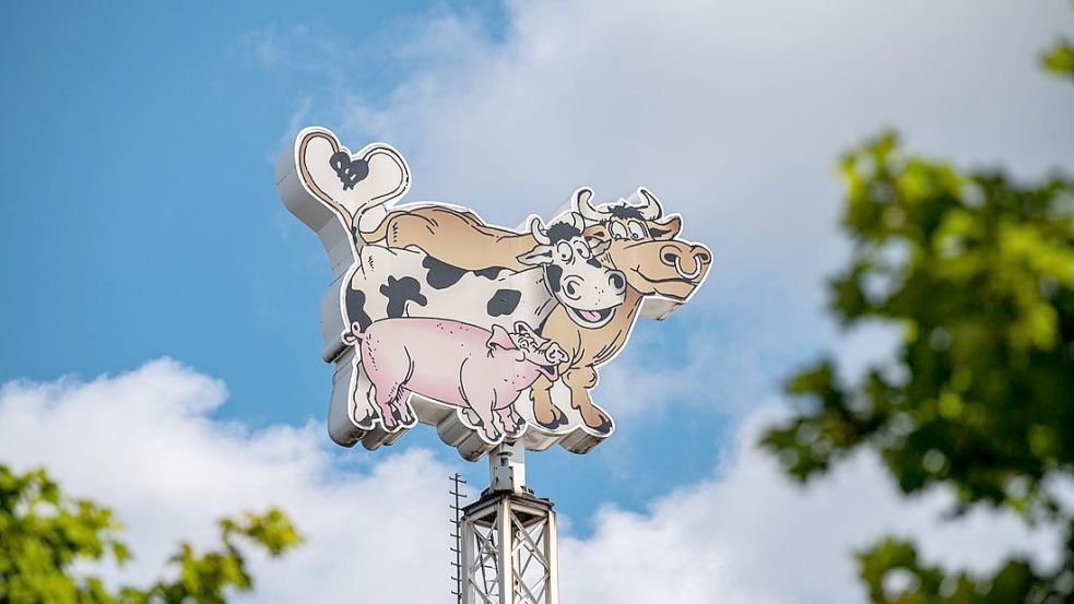 Das Logo des Tönnies-Konzerns: Niemand schlachtet so viel Schweine wie das Unternehmen aus Rheda-Wiedenbrück. Foto: dpa / Guido Kirchner