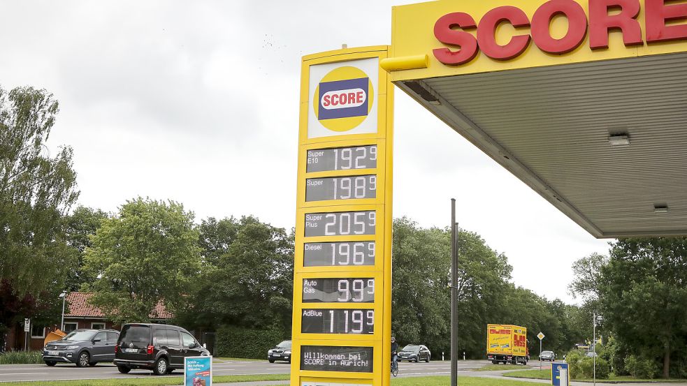 Am Dienstagmittag sind die Kraftstoffpreise in Aurich leicht unter die Zwei-Euro-Marke gesunken. Foto: Romuald Banik