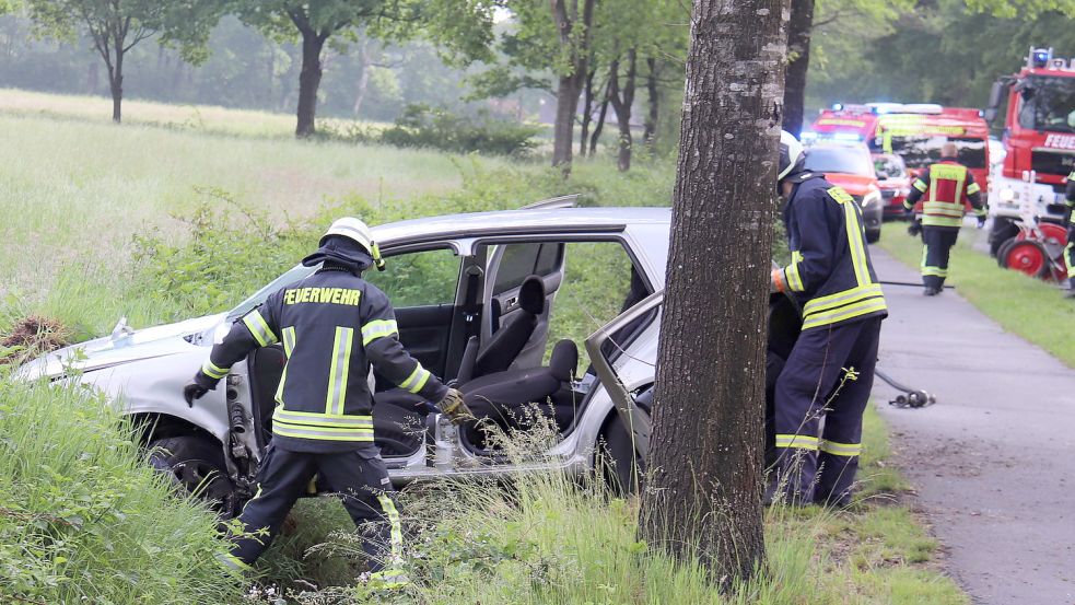 Der VW Golf eines 20-Jährigen landete im Straßengraben. Foto: Heino Hermanns