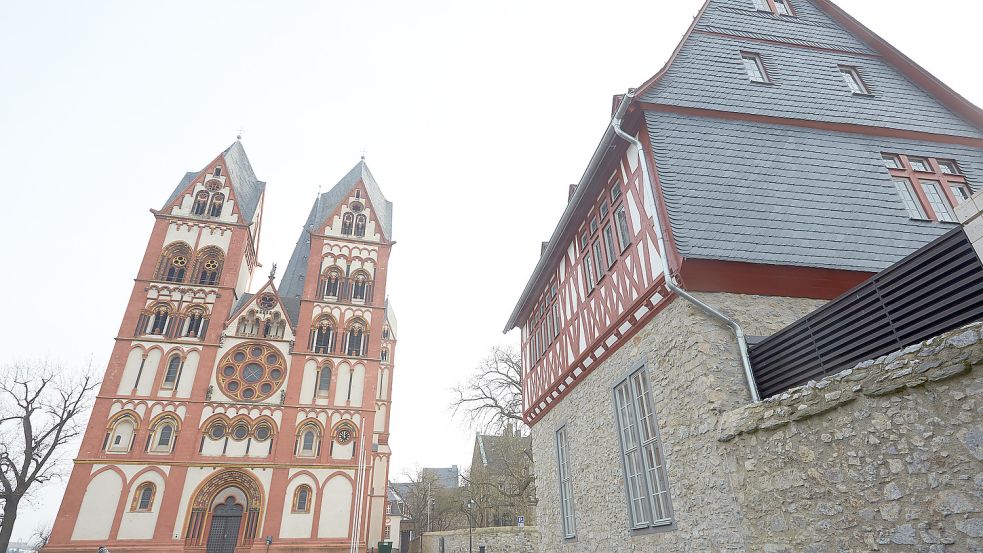 Der Dom in Limburg: Der Chef des nun tot aufgefundenen Priesters ist Georg Bätzing, der auch Vorsitzender der Deutschen Bischofskonferenz ist. Foto: Symbolbild: picture alliance/dpa/Thomas Frey