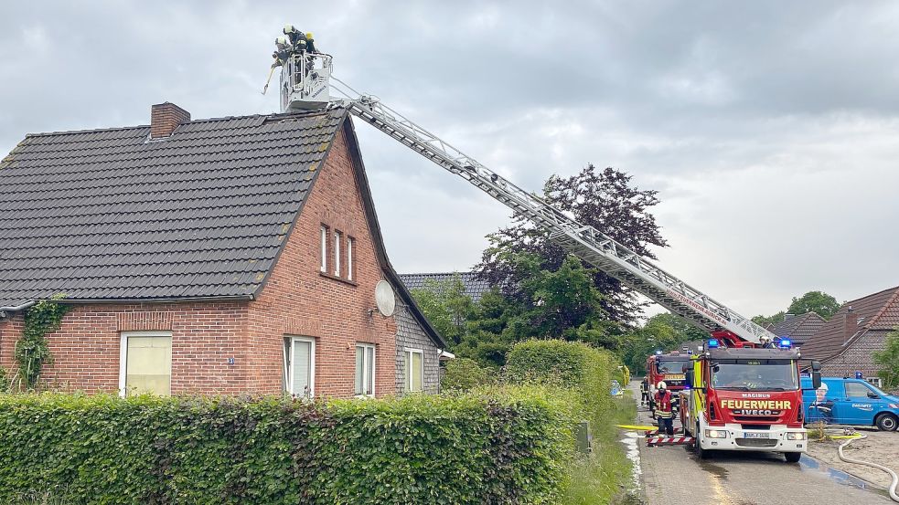 Nach einem Blitzeinschlagmusste die Feuerwehr nach Walle ausrücken. Foto: Heino Hermanns