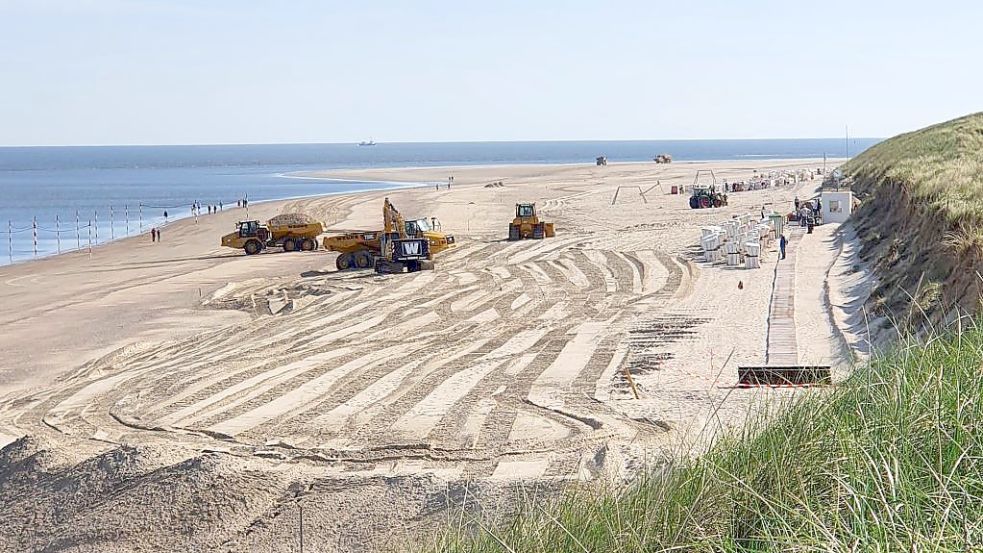 Auf Baltrum wird derzeit der Strand erneuert. Bis zum Ansturm der Feriengäste soll er fertig sein. Foto: privat
