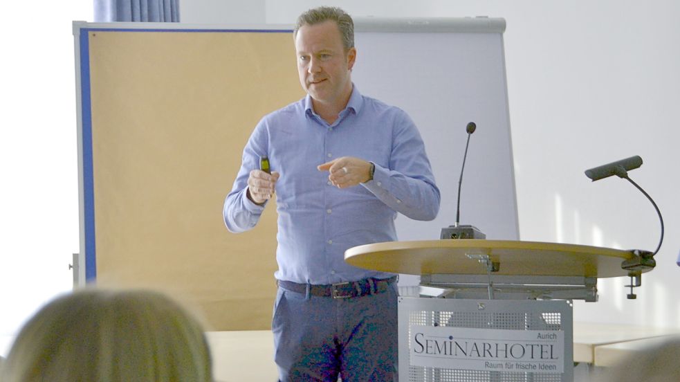 Enercon-Vertriebsvorstand Ulrich Schulze Südhoff berichtete dem Windenergie-Verband im Auricher Seminarhotel von den Ambitionen seines Unternehmens. Foto: Aiko Recke