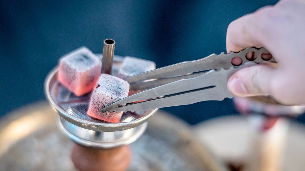 Der Verbrauch von Shisha-Wasserpfeifentabak steigt von Jahr zu Jahr. Foto: imago images/Silas Stein