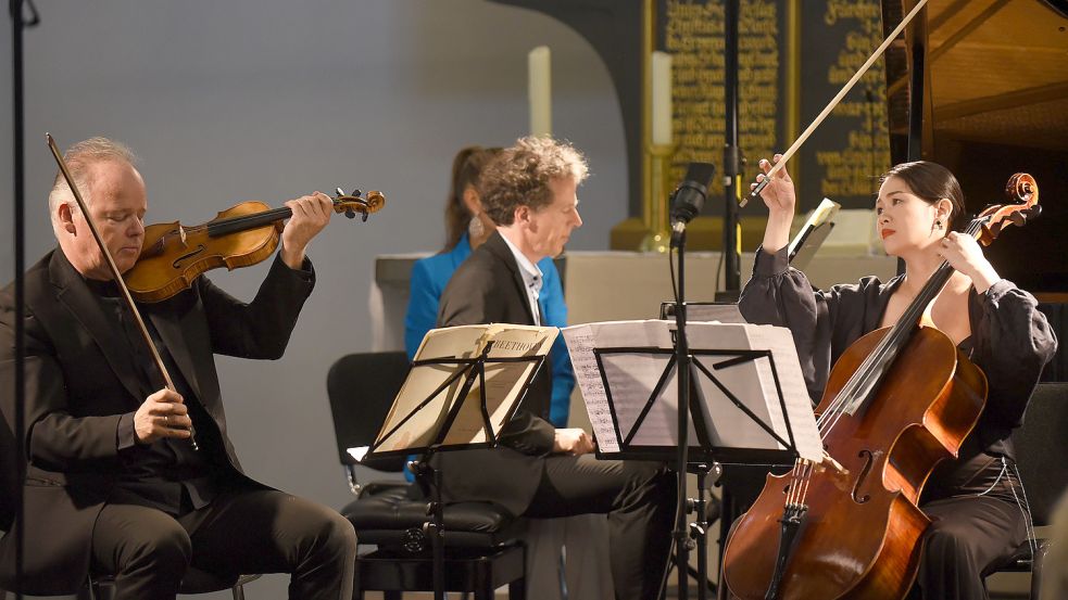 Eröffnungskonzert mit Iwan König (Links) und Xiaolu Li in der Lamberti Kirche. Foto: Karsten Gleich