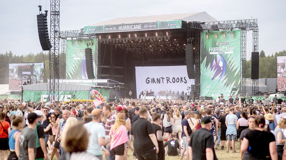 Zum Hurricane Festival 2022 pilgerten fast 80.000 Besucher. Auf sie wartete ein Line-Up der Extraklasse. Foto: dpa/Hauke-Christian Dittrich