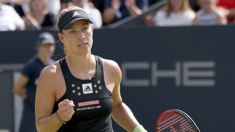 Souverän mit einem Sieg über die Italienerin Lucia Bronzetti ins Viertelfinale: Angelique Kerber ballt die Faust. Foto: Joaquim Ferreira/dpa