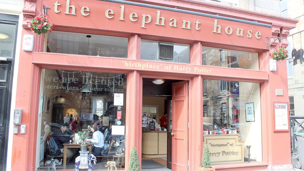 Unter „Harry Potter“-Fans gilt das Café in Anlehnung an die Bücher als „der Tropfende Kessel Edinburghs“. Aktuell kann das Lokal wegen Brandschäden jedoch nicht besichtigt werden. Foto: dpa-tmn