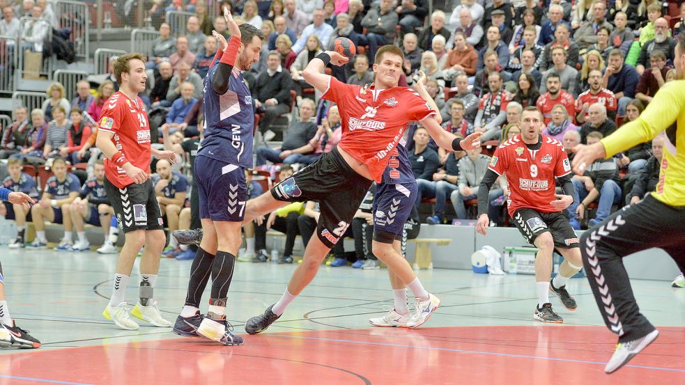 In der neuen Saison steht erneut das Derby mit Wilhelmshaven auf dem Programm. Wann es dazu kommen wird, ist noch ungewiss. Der Spielplan ist noch nicht fertig gestellt. Es müssen noch viele Details auf dem Staffeltag geklärt werden. Foto: Bernd Wolfenberg