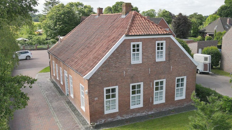 Wallster Wahrzeichen: Das Haus „Brakhuis“ ist die alte Schule Walle und nach dem gleichnamigen Dorflehrer benannt. Seit fast 30 Jahren ist die Begegnungsstätte in der Trägerschaft des Fördervereins Walle. Foto: Alessandro Cipolla