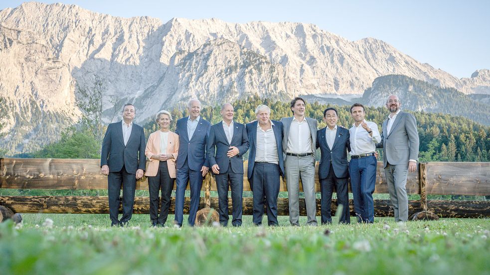Eindrucksvolles Panorama: Die G7-Teilnehmer posieren vor spektakulärer Alpenkulisse. Foto: dpa