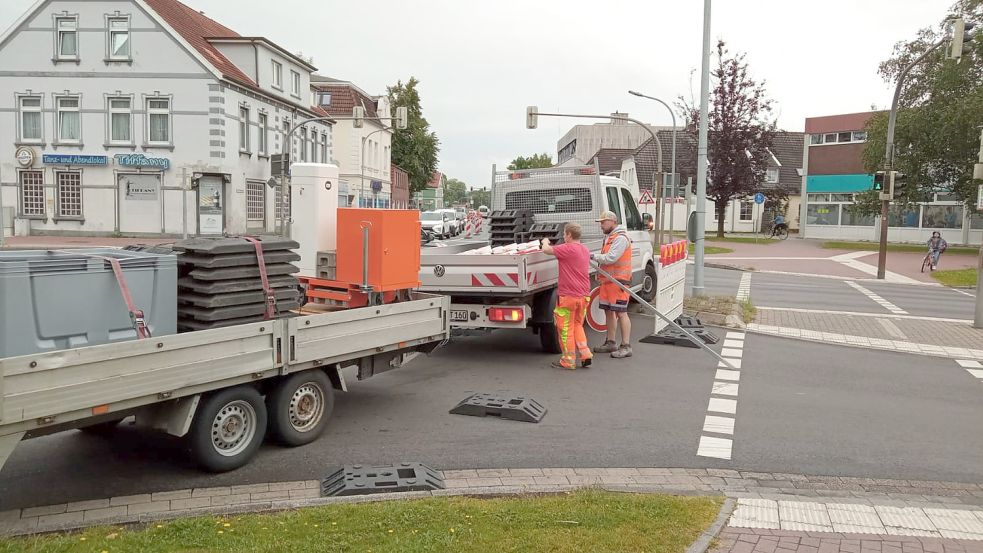 Am Montagvormittag wurde der Fahrstreifen der Fockenbollwerkstraße gesperrt, der stadtauswärts führt. Foto: Romuald Banik