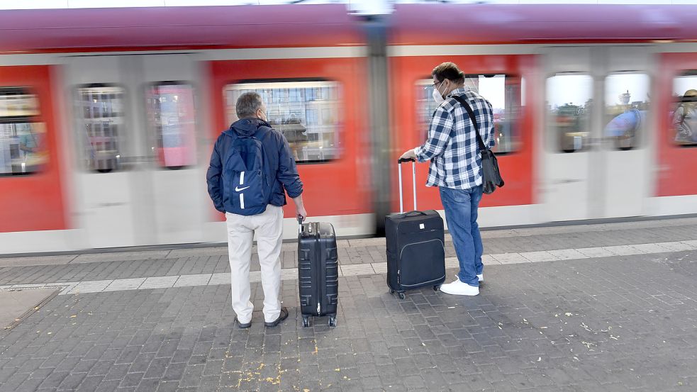 Das 9-Euro-Ticket läuft noch bis einschließlich August. Foto: dpa/Roberto Pfeil