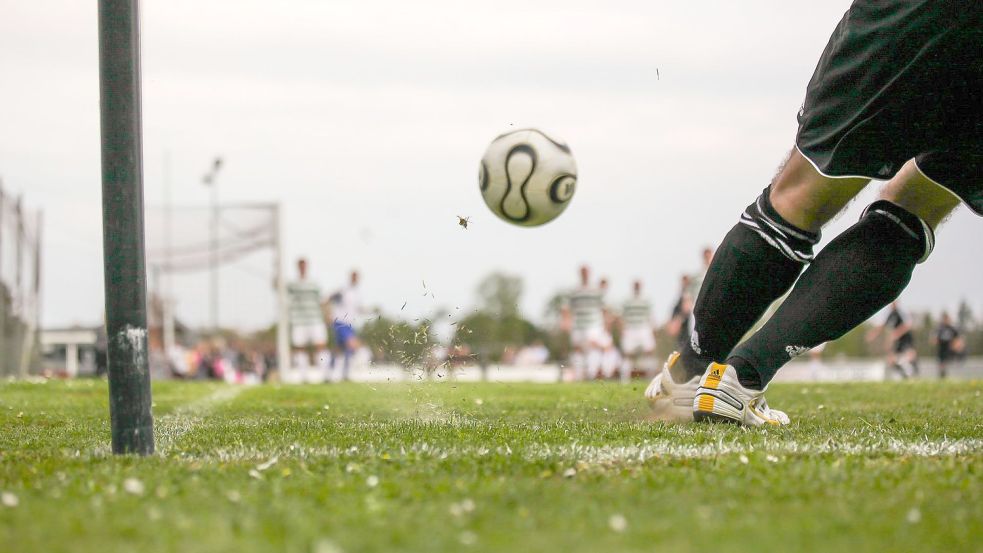 Die fußballspielenden Vereine in Südbrookmerland haben mehrere Forderungen an die Gemeinde. Foto: Pixabay