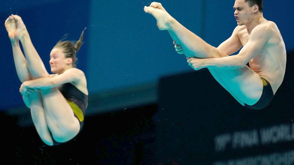 Musste im Synchron-Mixed vom Drei-Meter-Brett mit Lou Massenberg einen nicht eingeplanten fünften Platz verdauen. Tina Punzel (l). Foto: Petr David Josek/AP/dpa