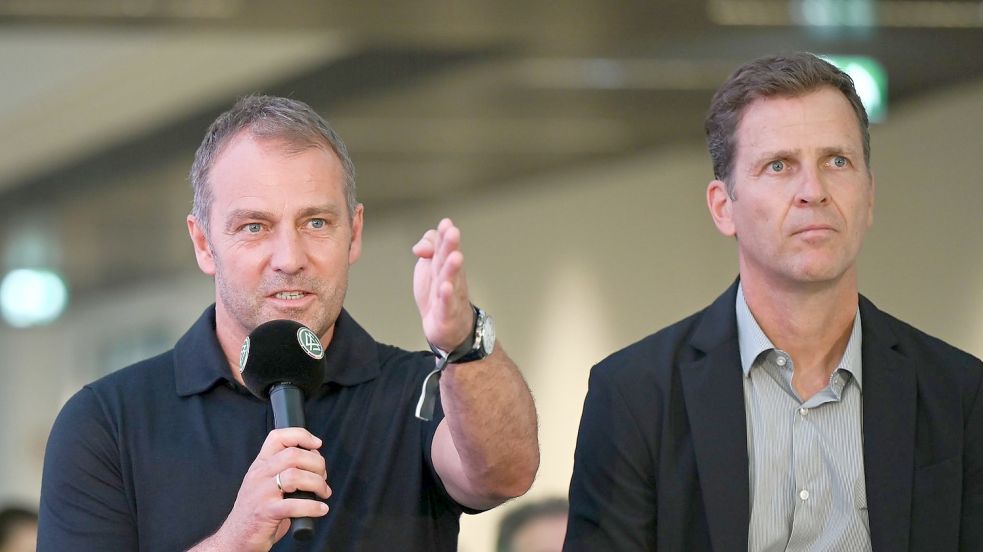 Bundestrainer Hansi Flick und DFB-Direktor Oliver Bierhoff bei der Eröffnung des DFB-Campus. Foto: Arne Dedert/dpa