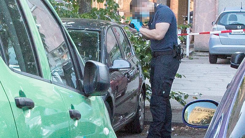 Nach Angaben der Polizei lag die Leiche schon länger im Auto. Foto: Marco Dittmer
