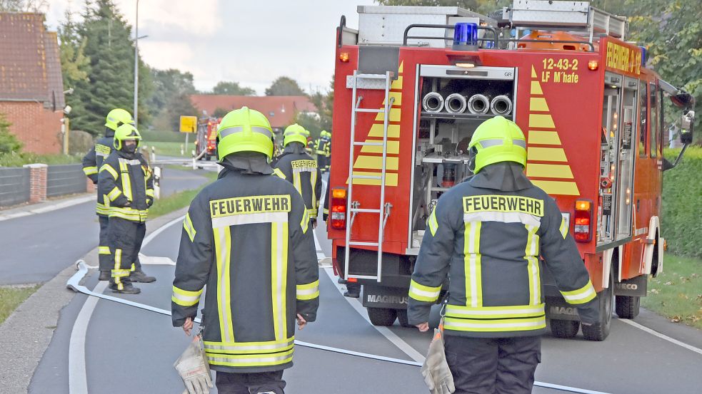 Neue Schutzhelme hatten die Brookmerlander Feuerwehrleute bereits vor einiger Zeit bekommen. Foto: Thomas Dirks