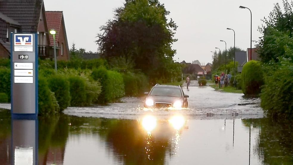 Im September vergangenen Jahres standen in Moordorf ganze Straßenzüge unter Wasser. Um Probleme zu erheben, wird in Zusammenarbeit mit dem OOWV ein Entwässerungsplan erstellt. Foto: Karin Böhmer