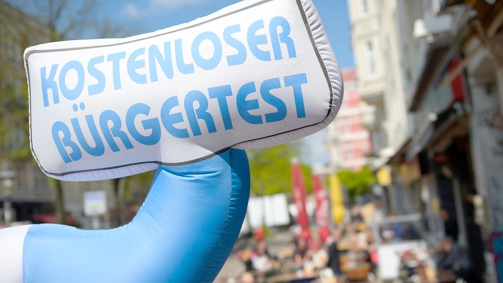 Die kostenlosen Corona-Bürgertests könnten Ende Juni ein Ende haben. In Niedersachsen setzen sich verschiedene Verbände und das Land für eine Fortführung ein. Foto: Jonas Walzberg/dpa