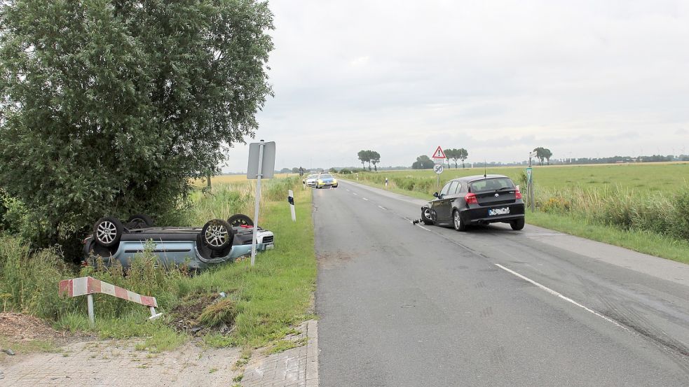 Bei einem missglückten Überholmanöver wurde niemand verletzt. Fotos: Feuerwehr Krummhörn