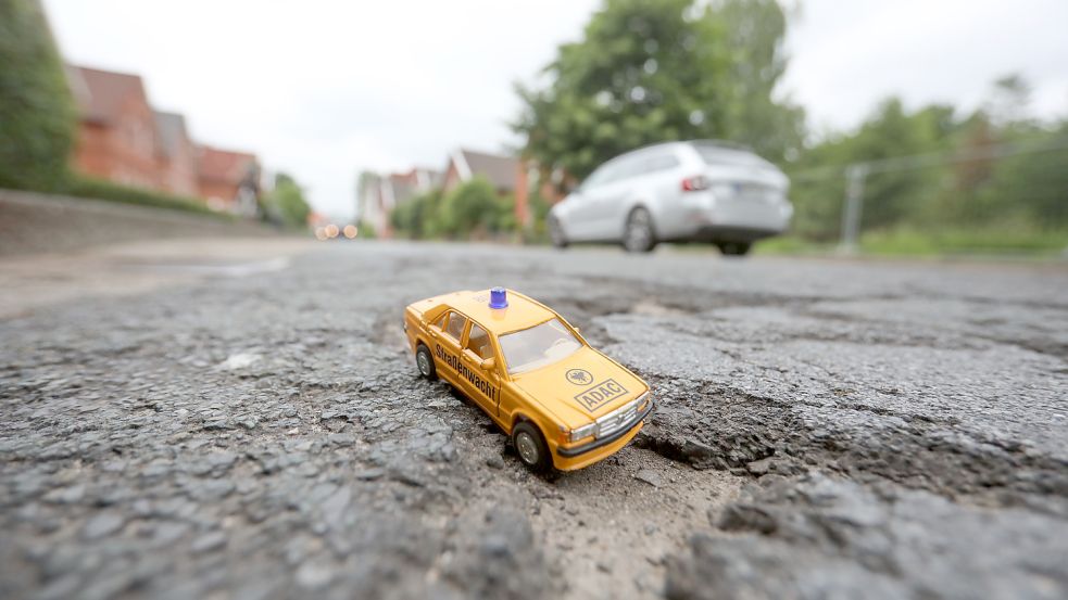 Schlaglöcher sind in der Kirchdorfer Straße keine Mangelware. Foto: Romuald Banik
