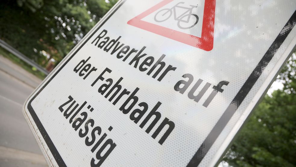 Wegen des schlechten Zustands der Radwege dürfen Fahrradfahrer auf der Straße fahren. Foto: Romuald Bani