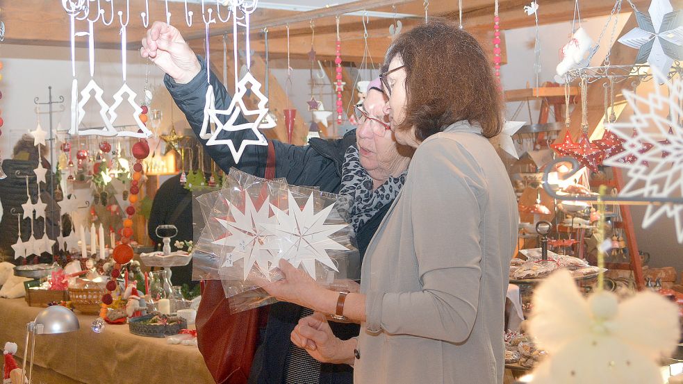 Zuletzt wurde im Dezember 2019 Weihnachtsdekoration an der Klosterstätte Ihlow verkauft. Foto: Gerd-Arnold Ubben