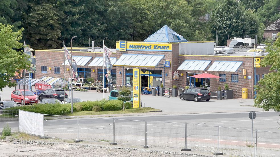 Nach Fertigstellung des neuen E-Centers soll der alte Edeka-Markt an der Rosenstraße abgerissen werden. Foto: Thomas Dirks