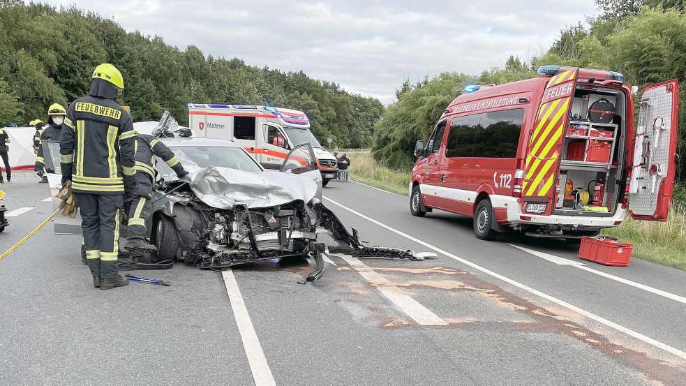 Ein 63 Jahre alter Mann aus Sögel ist am Sonnabend gegen 19.10 Uhr bei einem schweren Unfall tödlich verunglückt. Foto: Feuerwehr Papenburg