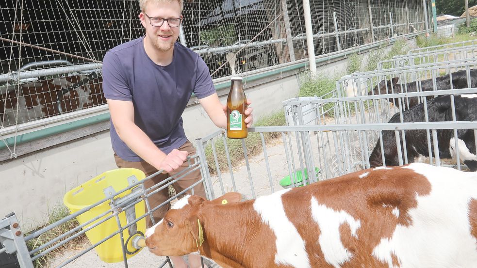 Udo Haßbargen betreibt seit einigen Jahren einen Hofladen mit Milchzapfstelle in Kirchdorf. Foto: Romuald Banik