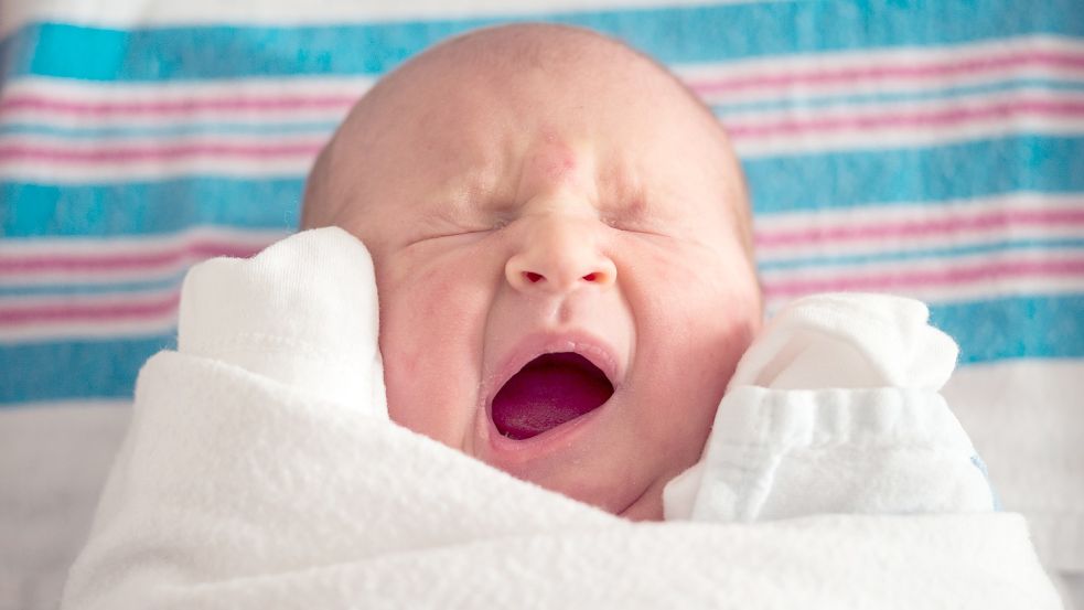 Rosa steht für Mädchen, Blau für Jungs: Kinder werden von Geburt an Genderstereotype zugeschrieben. Unisexnamen könnten das ändern. Foto: Tim Bish / Unsplash (Symbolbild).