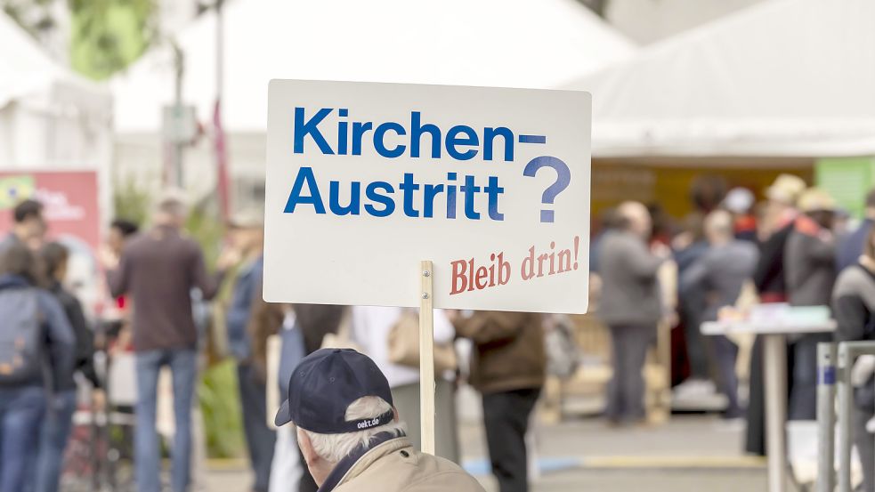 Vor allem wegen zahlreicher Skandale steigt die Zahl der Kirchenaustritte in Deutschland. Foto: imago images/Arnulf Hettrich