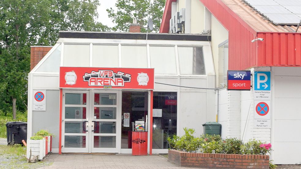Bei den Firmen an der Adresse der Wiesmoorer Soccerhalle hat sich zuletzt einiges verändert. Foto: Gerd-Arnold Ubben
